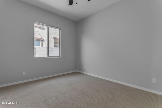 carpeted empty room featuring ceiling fan