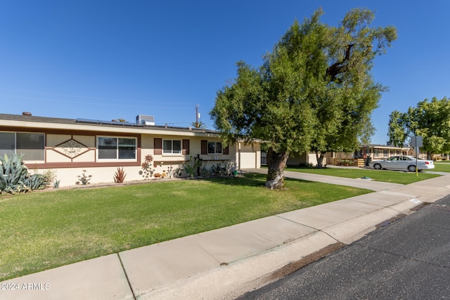 view of front facade featuring a garage and a front lawn