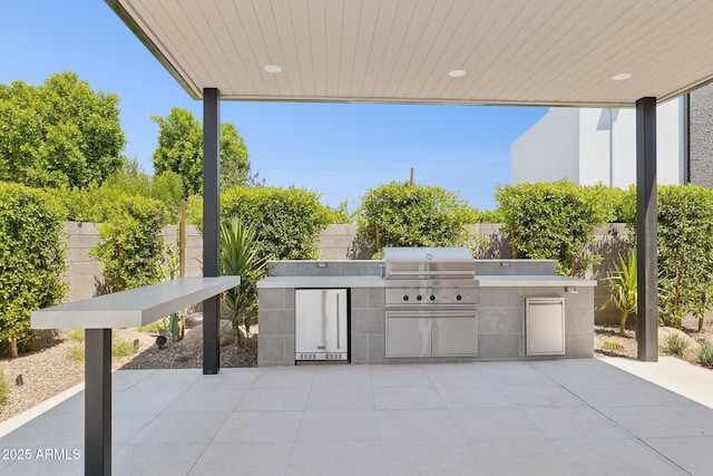6908 E Cactus Wren Rd, Paradise Valley, AZ 85253 - fenced backyard featuring area for grilling and a patio