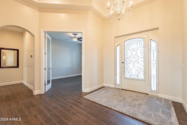 foyer featuring ceiling fan with notable chandelier