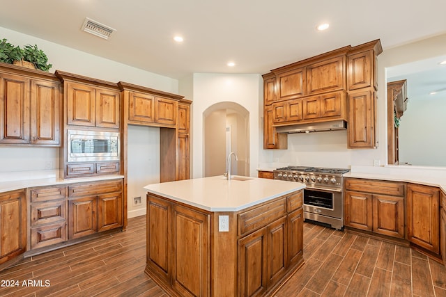 kitchen featuring a kitchen island with sink, sink, and stainless steel appliances