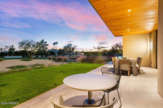 6311 E Phoenician Blvd Unit 21, Scottsdale, AZ 85251 - view of patio with outdoor dining area
