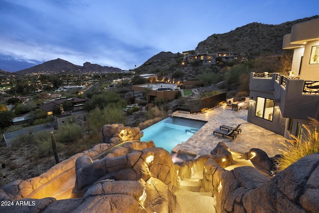 view of swimming pool featuring a mountain view and a hot tub