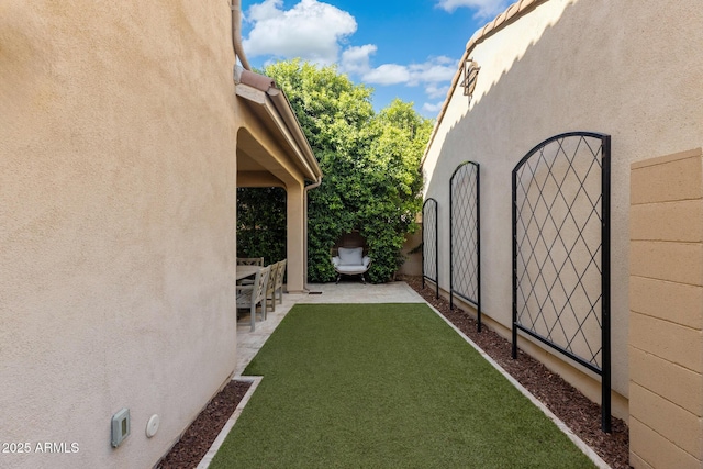 1941 W Yellowstone Way, Chandler, AZ 85248 - view of yard with a patio area
