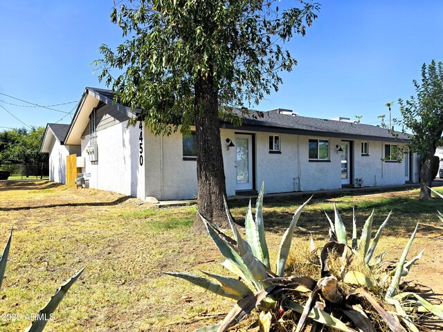 4450 N Longview Ave, Phoenix, AZ 85014 - view of front of house featuring stucco siding and a front lawn