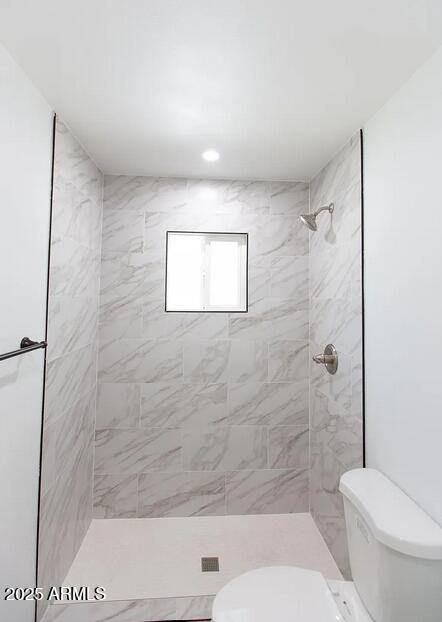 4450 N Longview Ave, Phoenix, AZ 85014 - bathroom featuring toilet and a tile shower