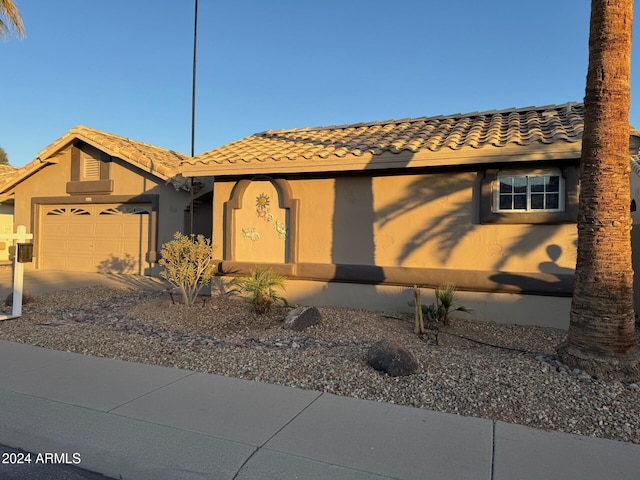 view of front facade featuring a garage