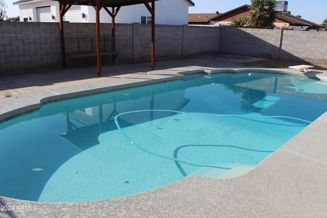 view of swimming pool