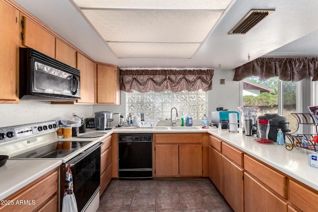 4957 W Onyx Ave, Glendale, AZ 85302 - kitchen featuring black appliances, light countertops, and dark tile patterned flooring