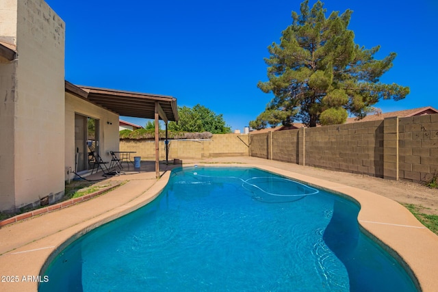 4957 W Onyx Ave, Glendale, AZ 85302 - view of pool featuring a fenced backyard and a patio area