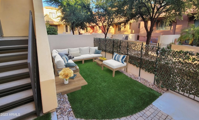 view of yard featuring an outdoor hangout area