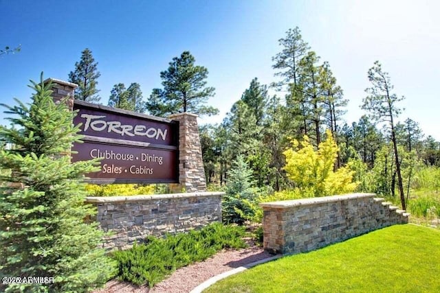 view of community / neighborhood sign