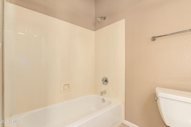 full bath with baseboards, toilet, and bathtub / shower combination