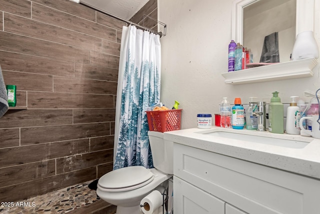 bathroom with a shower with curtain, vanity, and toilet