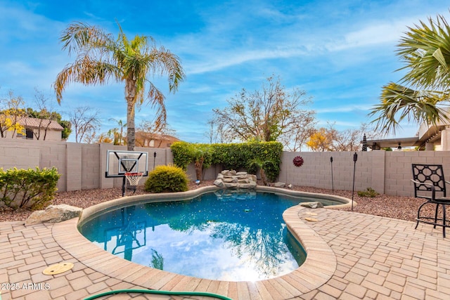 view of swimming pool