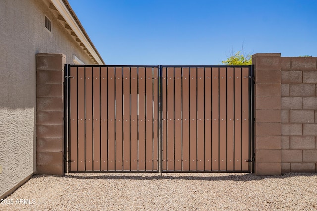 5735 S Cloverdale Ln, Gilbert, AZ 85298 - view of gate