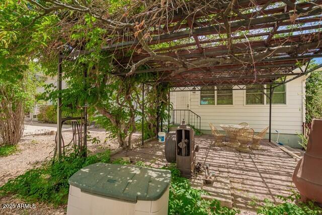 315 N 4th St, Tombstone, AZ 85638 - view of patio / terrace