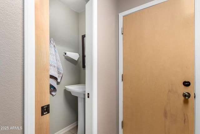 bathroom featuring a sink and baseboards