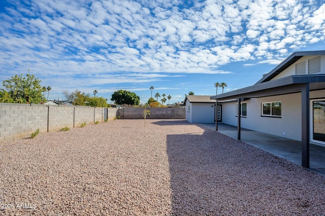 view of yard featuring a patio area