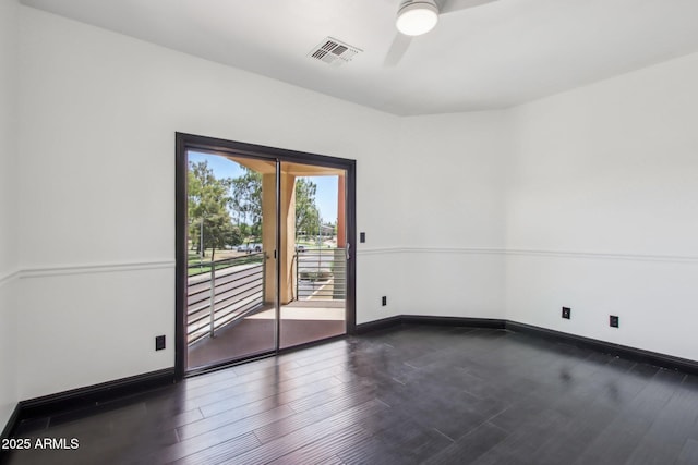 unfurnished room with dark wood-type flooring, a ceiling fan, and baseboards