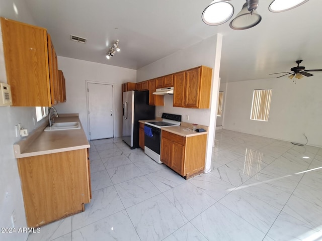 kitchen with stainless steel fridge with ice dispenser, ceiling fan, white electric range, and sink