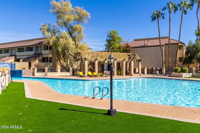 view of swimming pool featuring a lawn