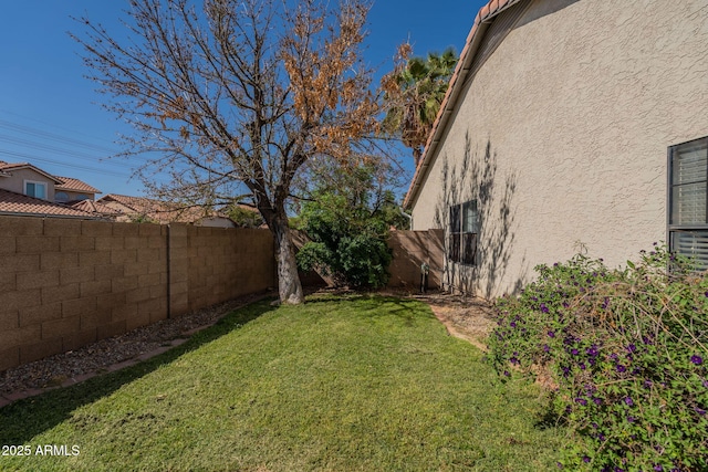 view of yard featuring a fenced backyard