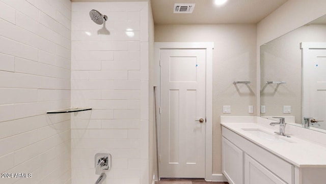 bathroom with vanity and tiled shower / bath combo