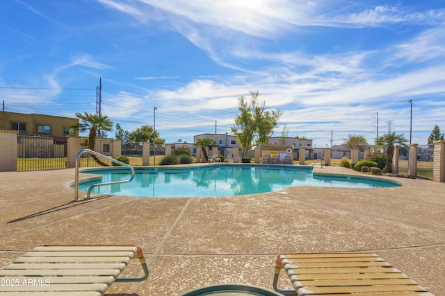 1032 E Redfield Rd, Tempe, AZ 85283 - community pool featuring a patio and a residential view