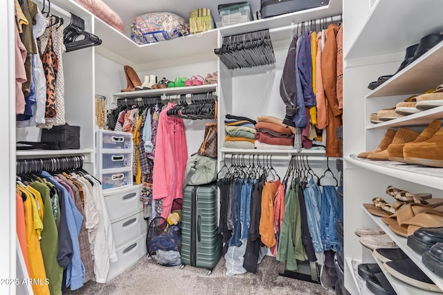 walk in closet featuring carpet