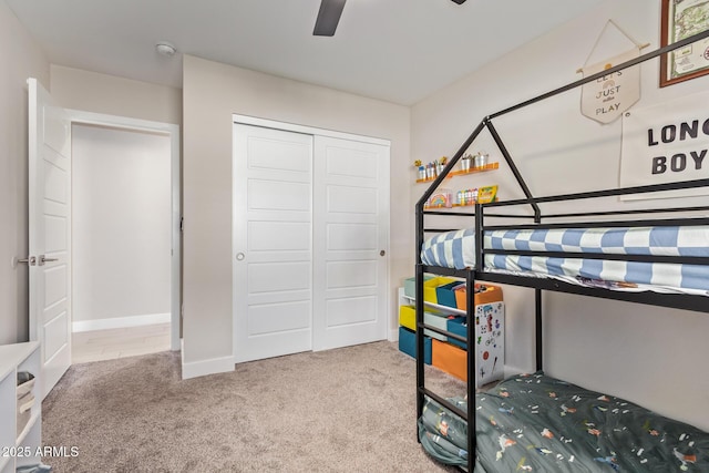 bedroom featuring carpet floors, ceiling fan, and a closet