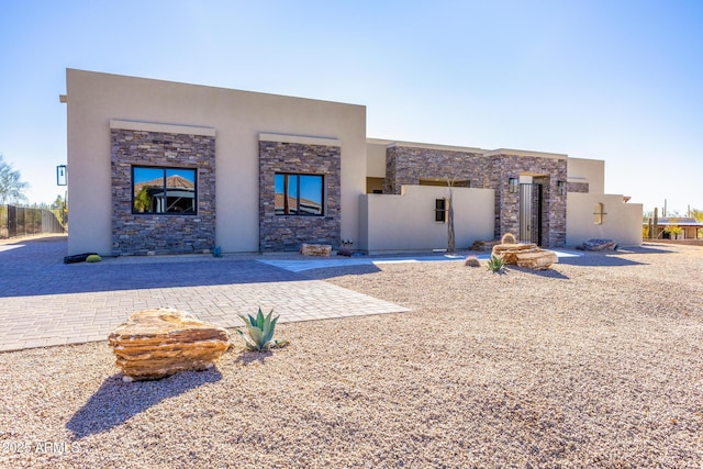 view of front facade featuring a patio