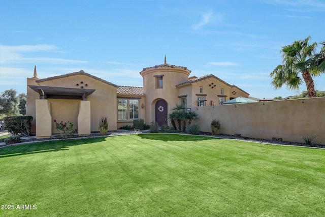 view of front of house featuring a front lawn