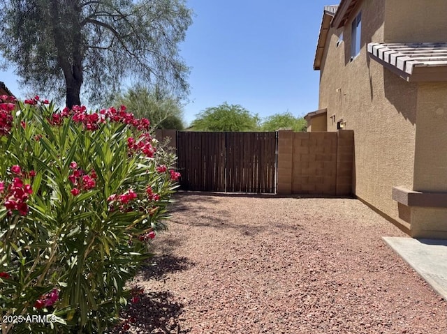 2634 S 63rd Dr, Phoenix, AZ 85043 - view of yard with a gate