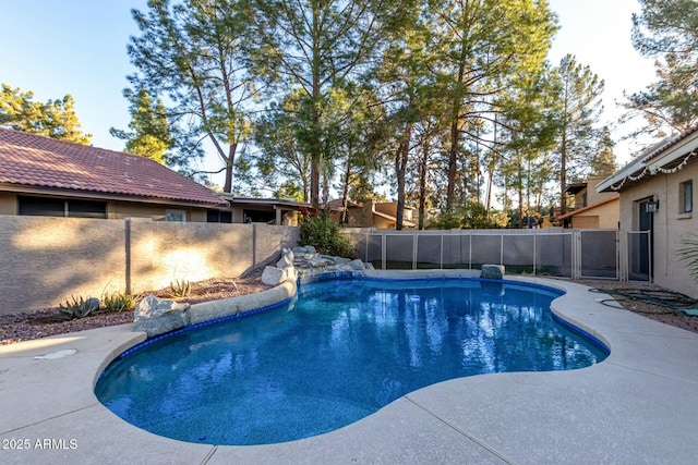 view of swimming pool