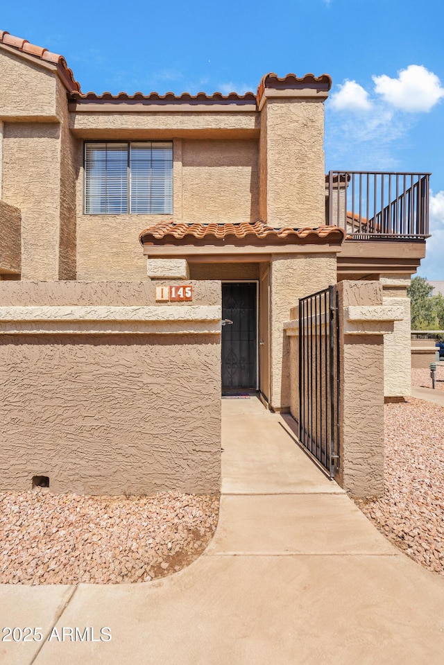 view of front of property