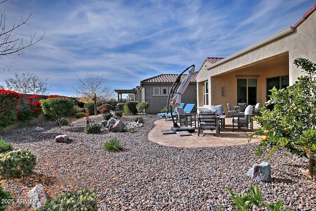 view of yard featuring a patio