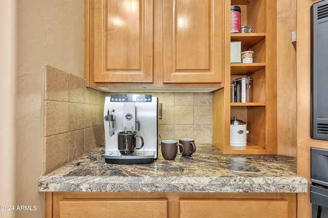 kitchen with decorative backsplash