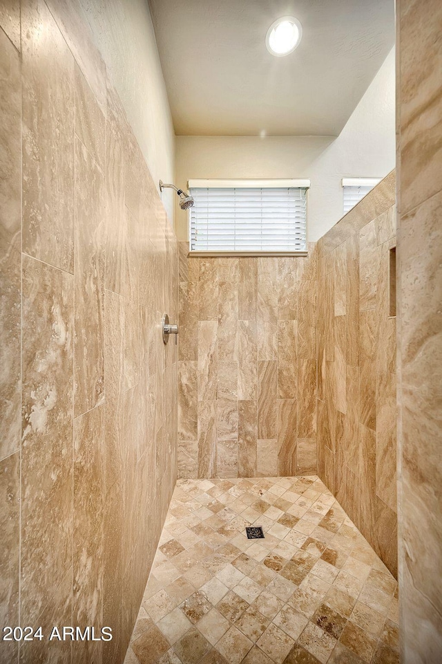 bathroom featuring a tile shower