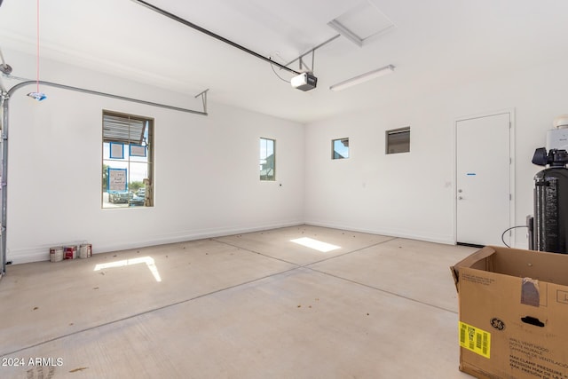 8628 W Solano Dr, Glendale, AZ 85305 - garage featuring a garage door opener