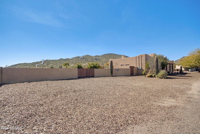 2731 W Desert Ranch Rd, Phoenix, AZ 85086 - view of yard with a mountain view and a gate