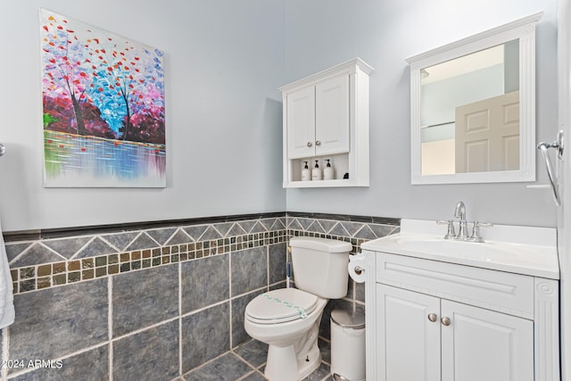 2731 W Desert Ranch Rd, Phoenix, AZ 85086 - bathroom featuring vanity, toilet, tile walls, wainscoting, and tile patterned floors
