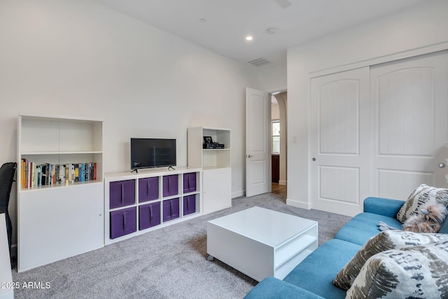 10886 N 137th St, Scottsdale, AZ 85259 - living area with arched walkways, visible vents, recessed lighting, and carpet