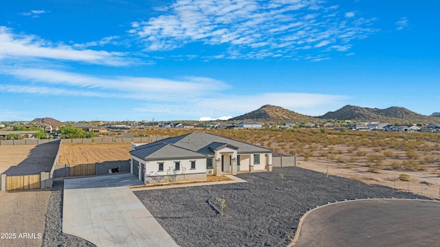 2083 W Lincoln Ct, San Tan Valley, AZ 85144 - view of front facade with driveway, a mountain view, a garage, and a gate