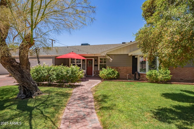 4710 N 33rd Pl, Phoenix, AZ 85018 - ranch-style home with a front yard and roof with shingles