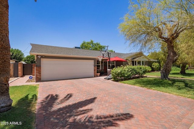 4710 N 33rd Pl, Phoenix, AZ 85018 - ranch-style home featuring an attached garage, decorative driveway, a gate, a front yard, and brick siding