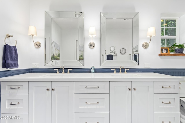 4710 N 33rd Pl, Phoenix, AZ 85018 - full bath featuring double vanity