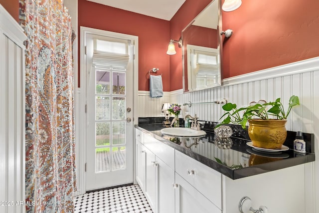 4710 N 33rd Pl, Phoenix, AZ 85018 - full bathroom featuring a wainscoted wall, vanity, and tile patterned floors