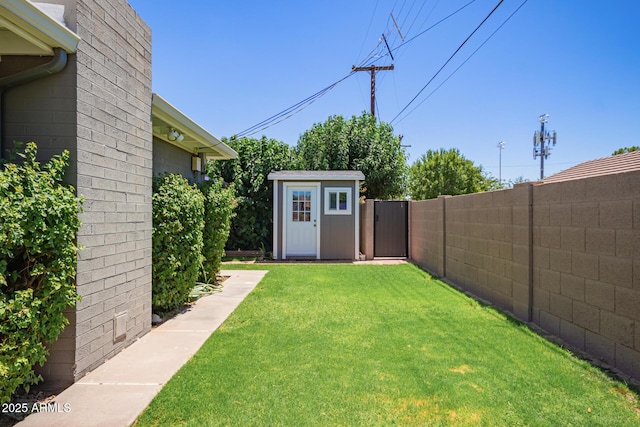 4710 N 33rd Pl, Phoenix, AZ 85018 - view of yard featuring a shed