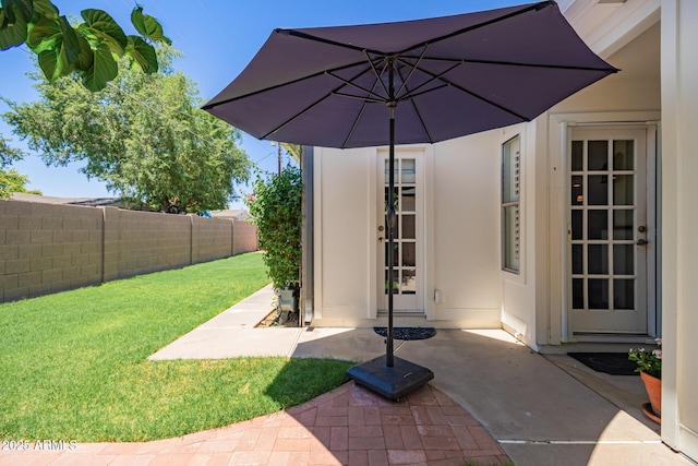 4710 N 33rd Pl, Phoenix, AZ 85018 - fenced backyard featuring a patio area